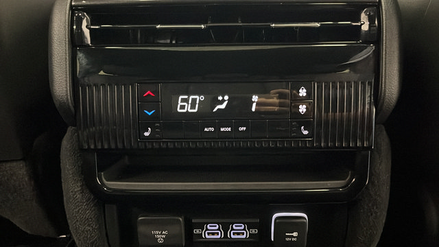 Used 2023 Jeep Wagoneer 4WD w/ Premium Group I image 36