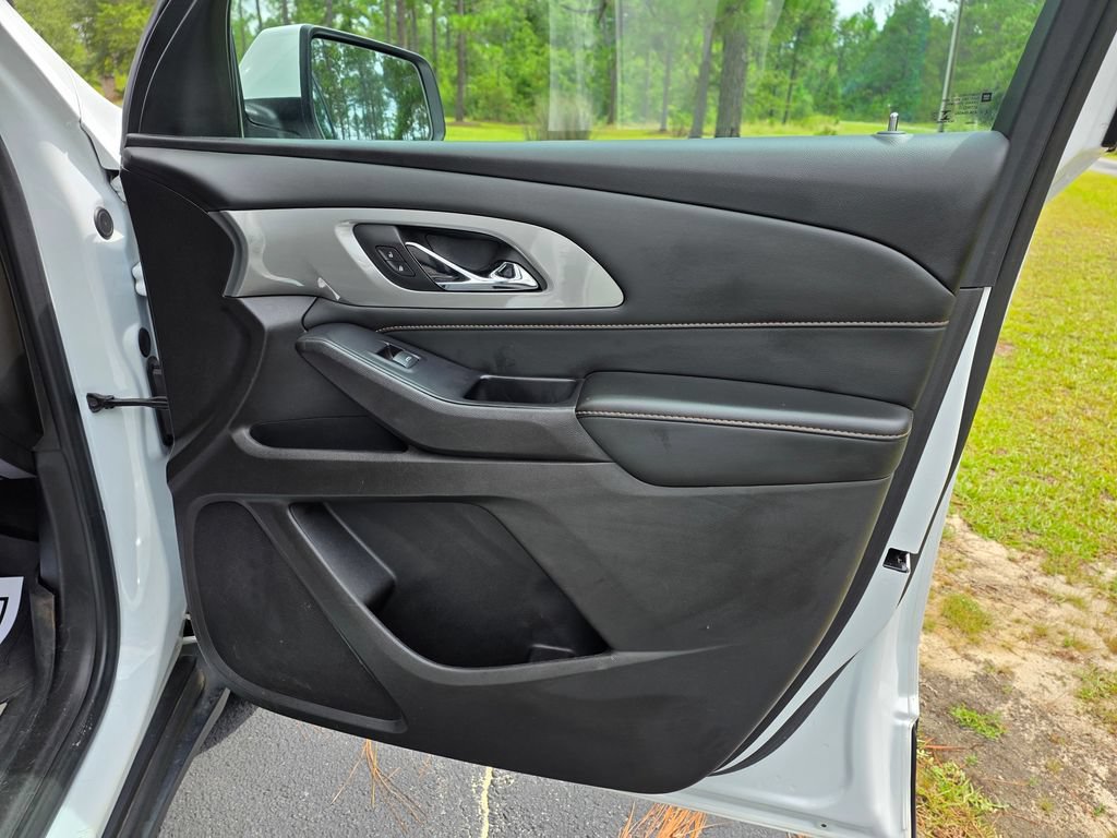 Used 2021 Chevrolet Traverse LT FWD image 26