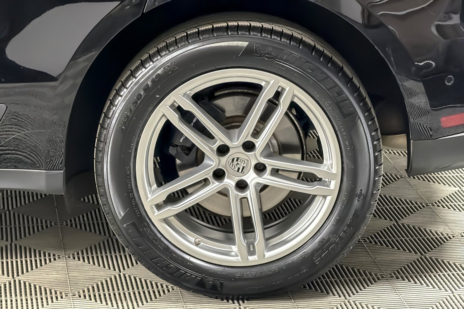 Used 2022 Porsche Macan w/ Driver Memory Package image 25