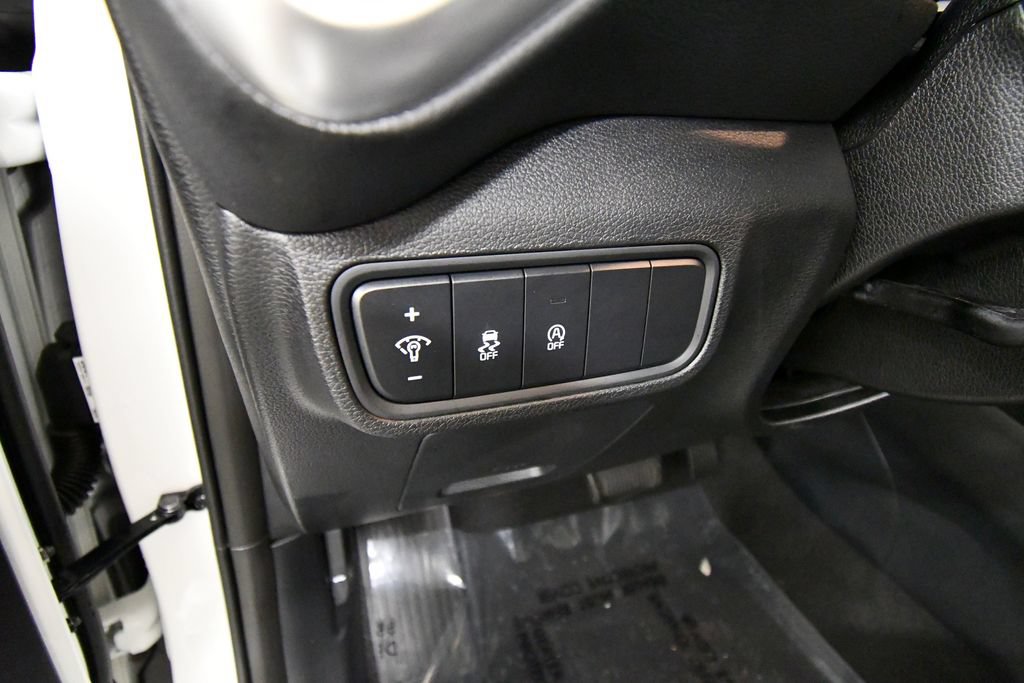 Certified 2025 Kia Soul LX w/ LX Technology Package FWD image 18