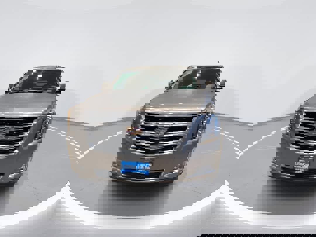Used 2018 Cadillac Escalade Luxury image 3