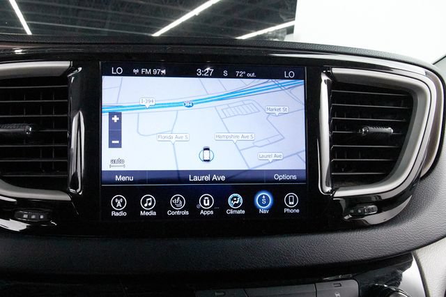 Used 2017 Chrysler Pacifica Touring-L FWD image 12