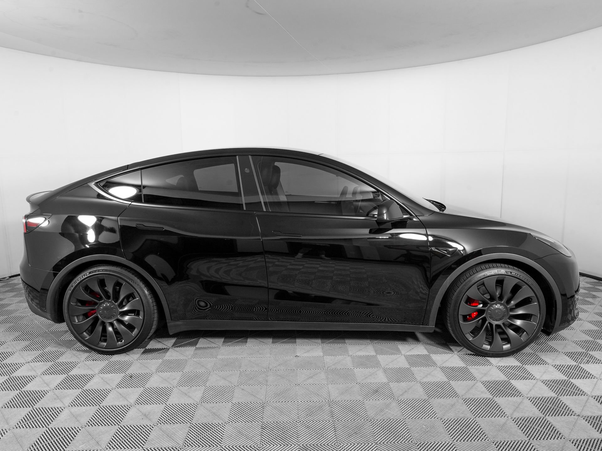 Used 2024 Tesla Model Y Performance AWD/4WD image 3