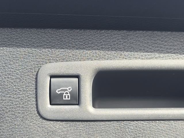 Used 2025 Toyota Sienna Limited image 14