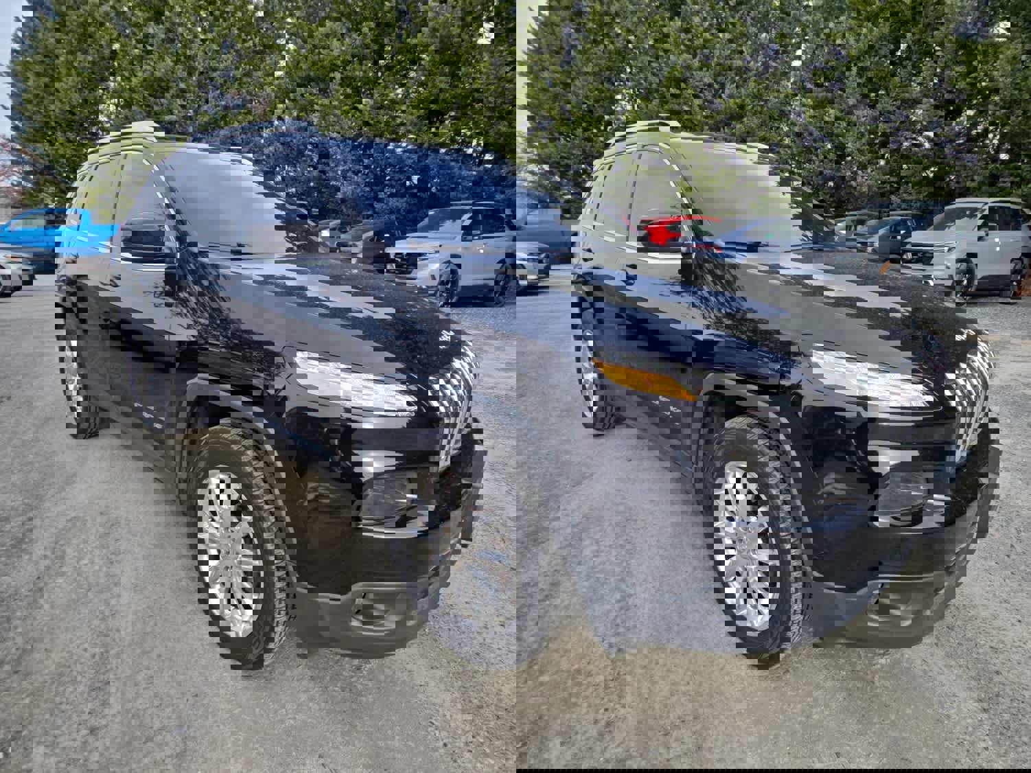 Used 2017 Jeep Cherokee Limited image 4