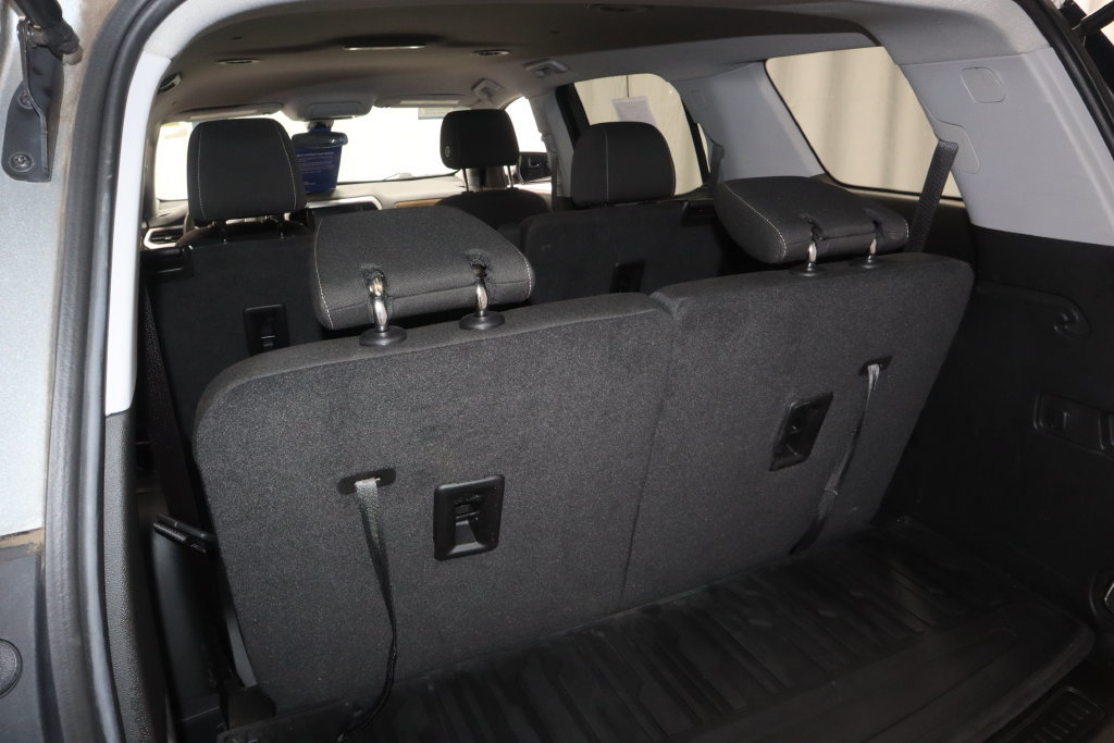 Used 2023 GMC Acadia SLE FWD image 17