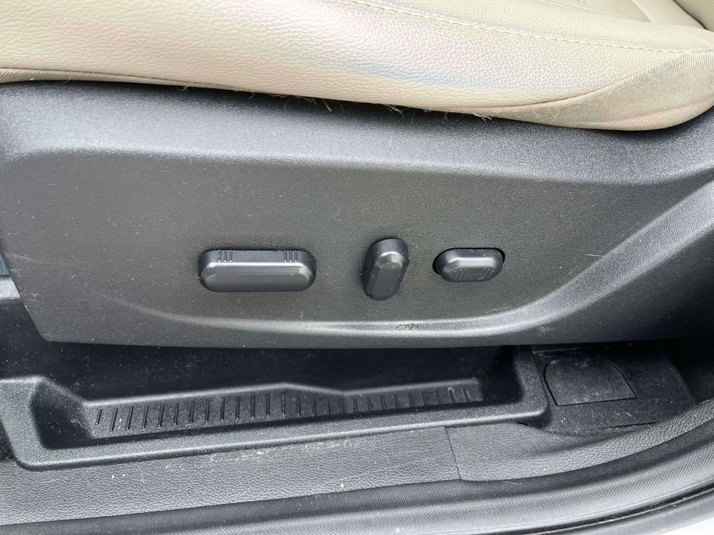 Used 2017 Ford Escape Titanium image 20