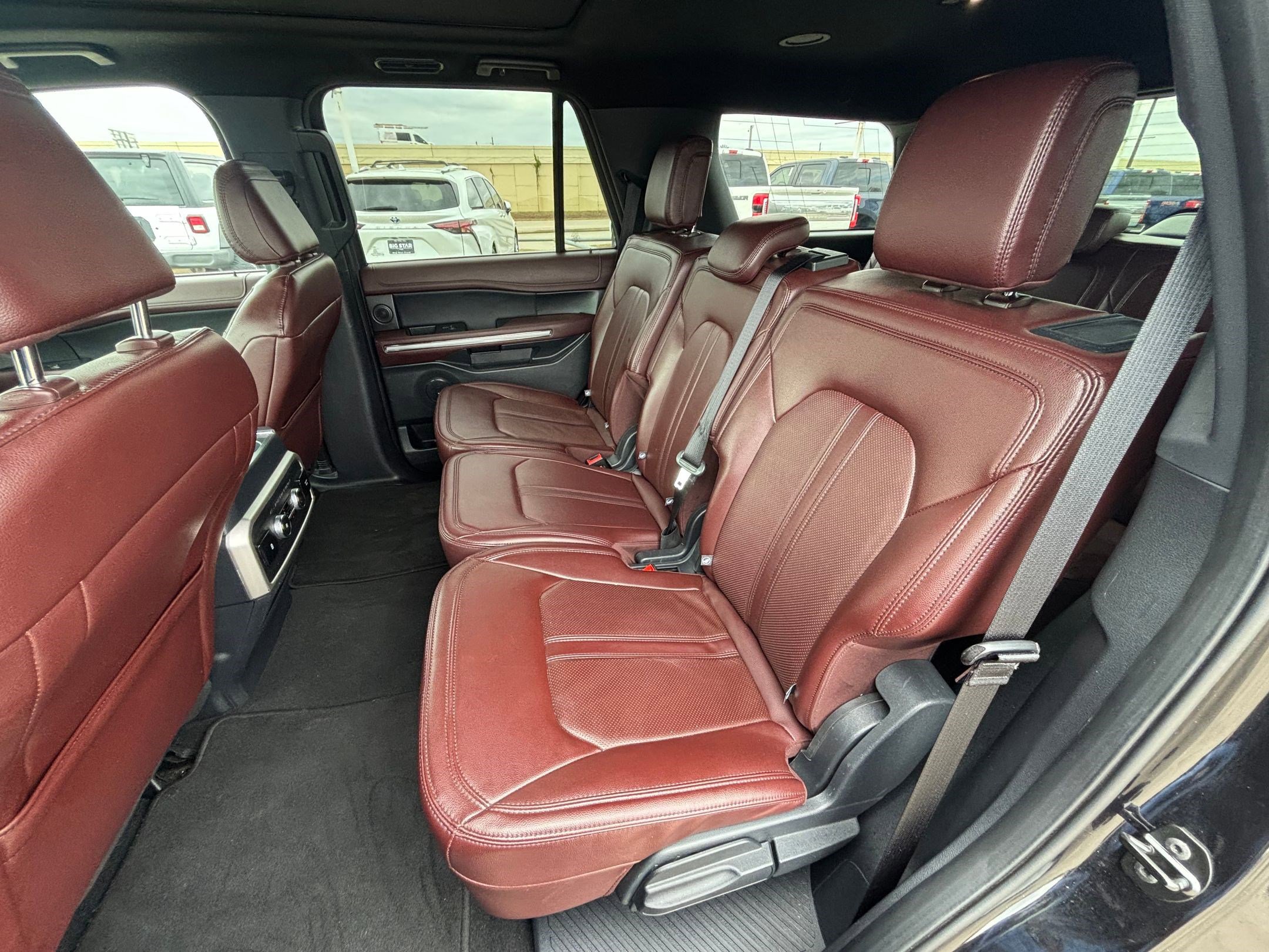 Used 2024 Ford Expedition Limited image 28