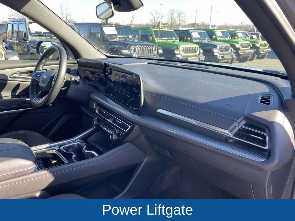 Used 2024 Chevrolet Traverse LT image 14