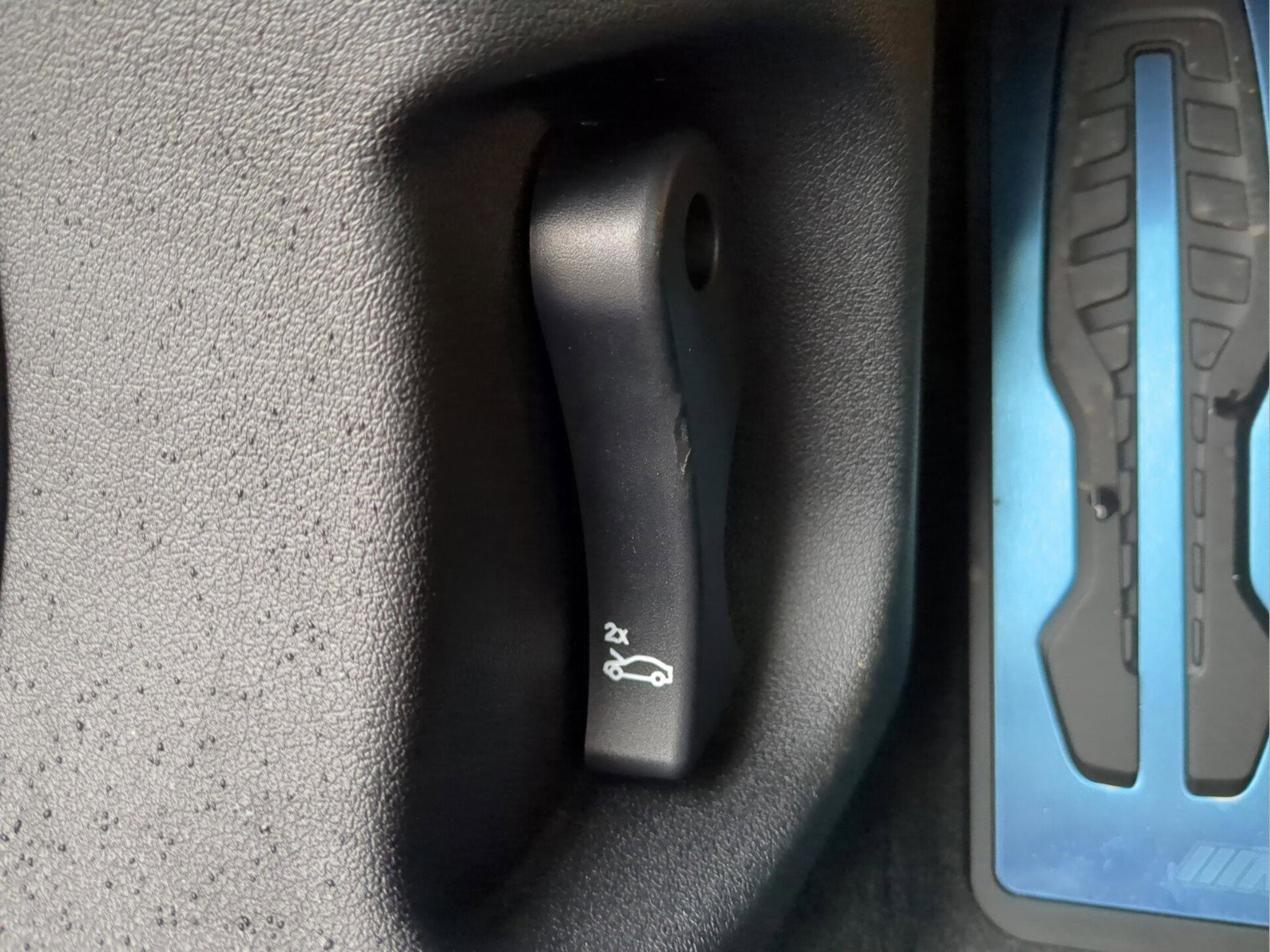 Used 2025 BMW M235i xDrive w/ M Performance Package image 18