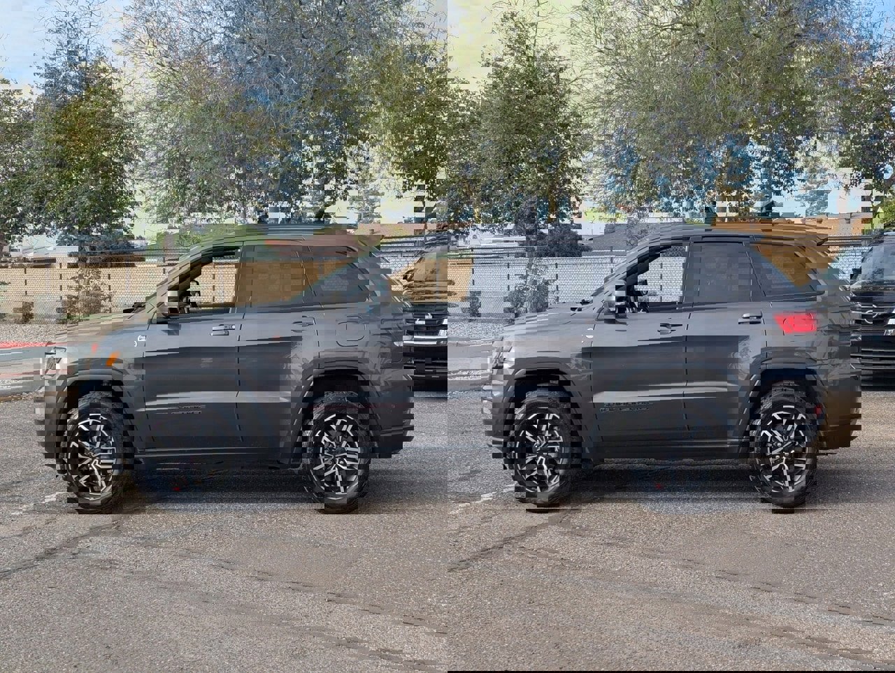 Used 2021 Jeep Grand Cherokee Trailhawk image 3