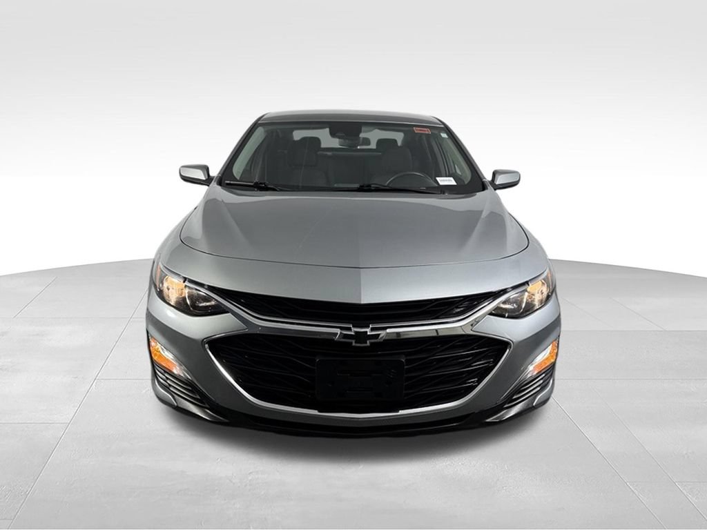 Used 2025 Chevrolet Malibu RS FWD image 3