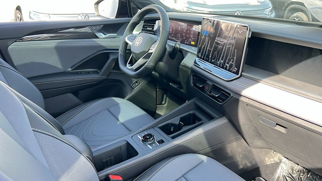 New 2026 Volkswagen Tiguan SE R-Line image 11