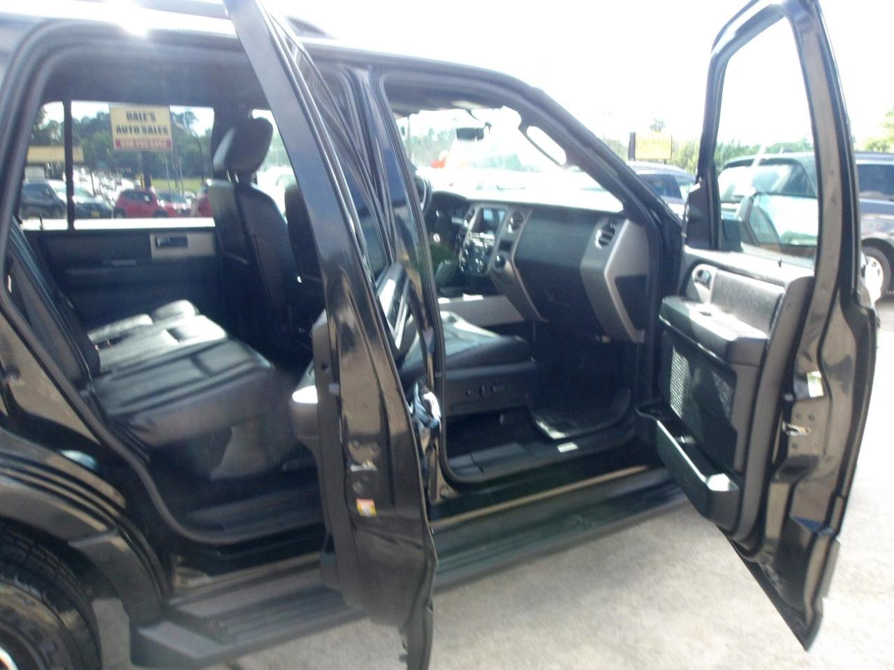Used 2017 Ford Expedition XLT w/ Equipment Group 202A RWD image 6