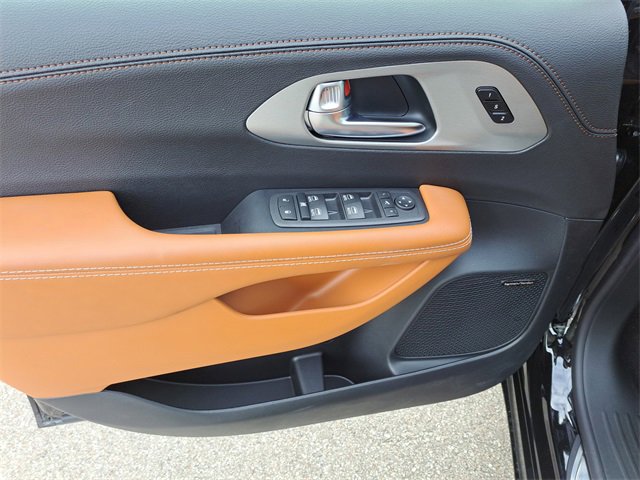 New 2026 Chrysler Pacifica Pinnacle w/ Trailer Tow Group image 18