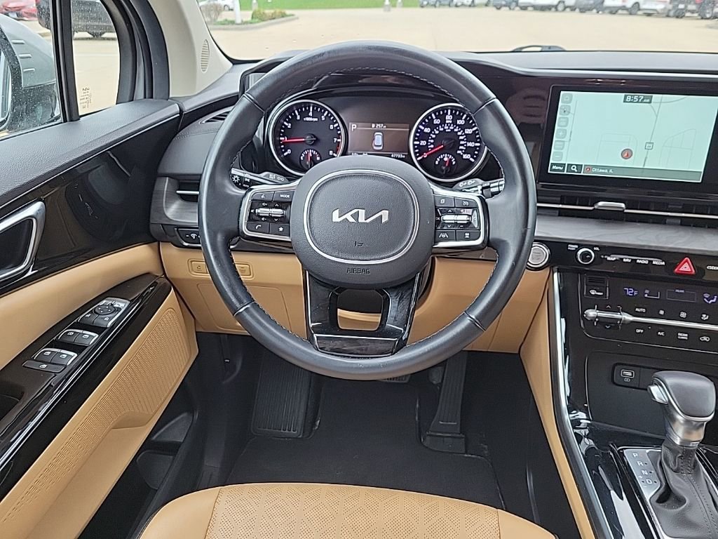 Used 2024 Kia Carnival EX image 12