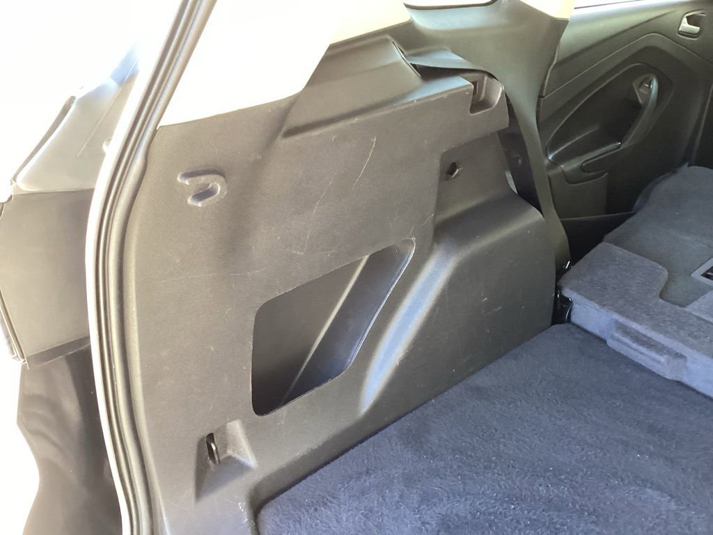 Used 2017 Ford Escape SE image 12