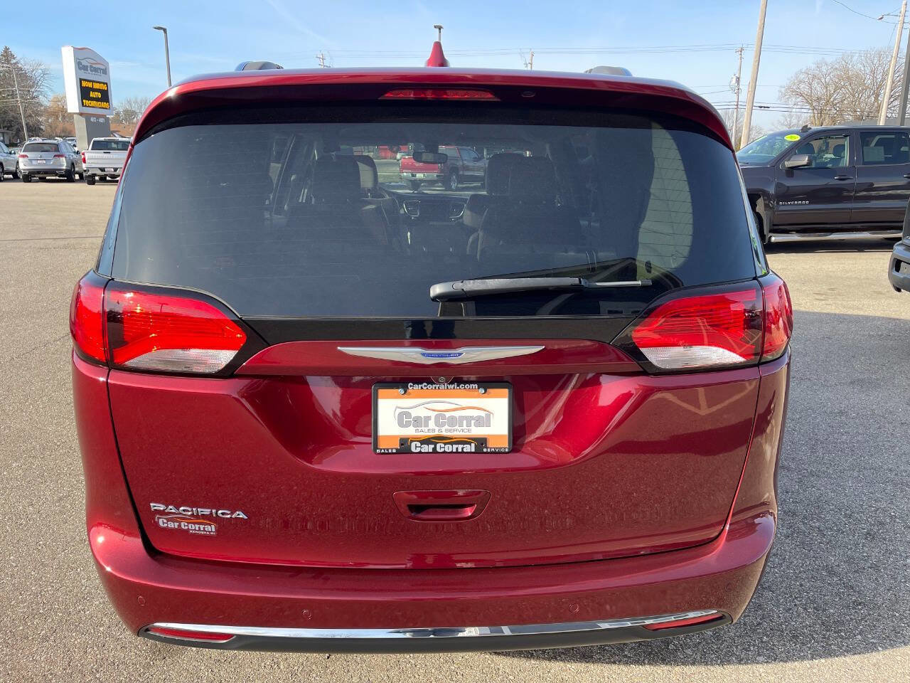 Used 2019 Chrysler Pacifica Touring-L image 4
