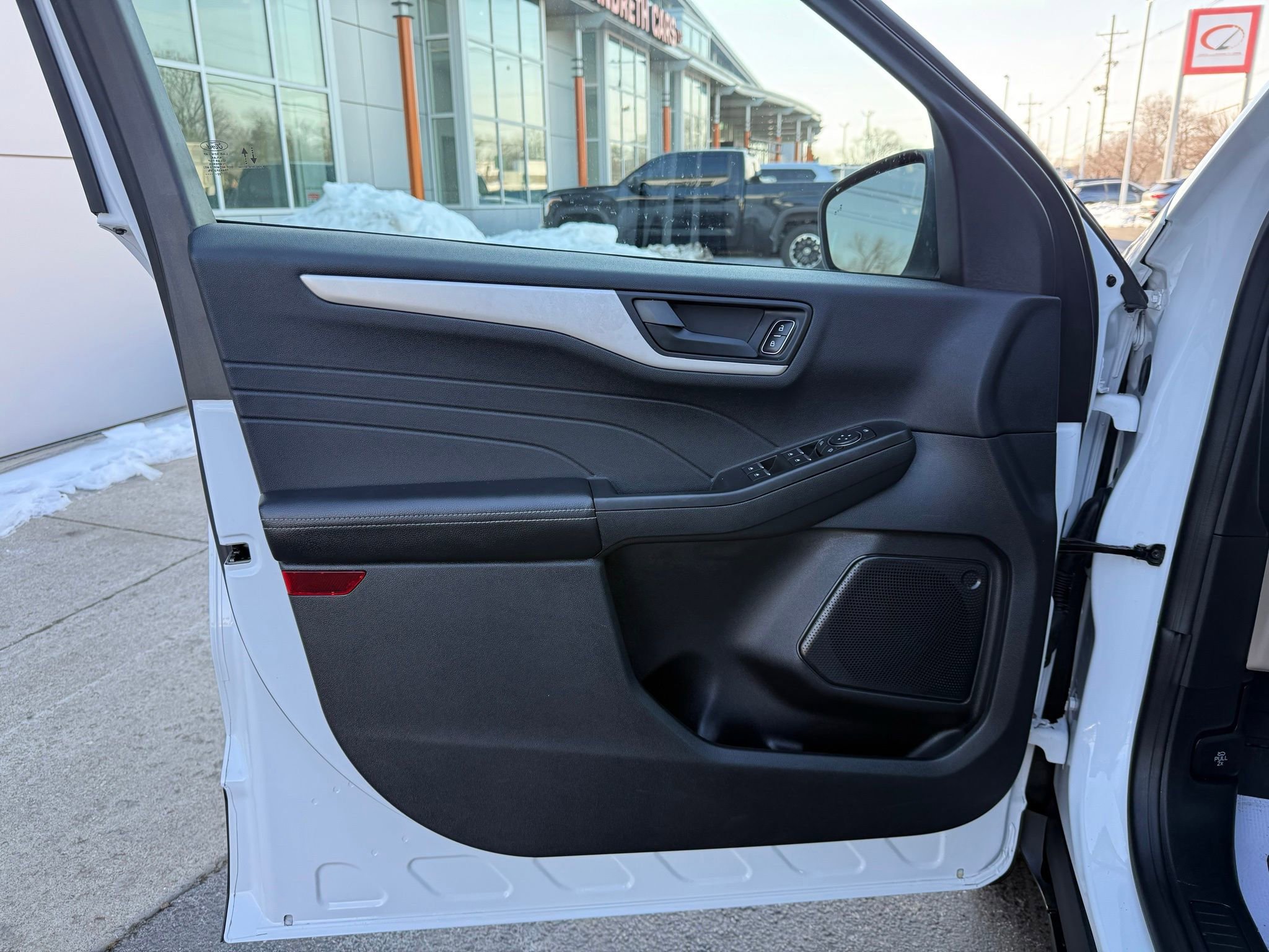 Used 2022 Ford Escape SE image 38