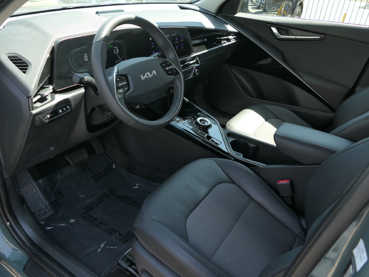 Used 2023 Kia Niro EX FWD image 11