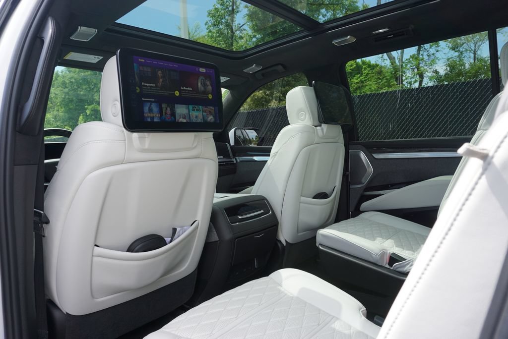 Used 2025 Cadillac Escalade ESV V AWD/4WD image 38