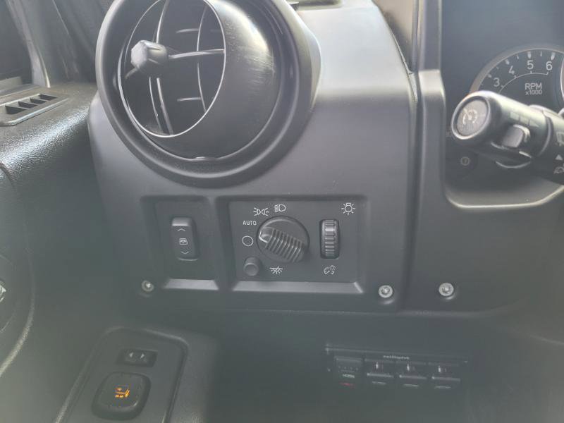 Used 2005 HUMMER H2 SUT w/ Preferred Equipment Group image 40