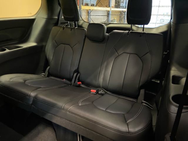 New 2026 Chrysler Pacifica Select image 17