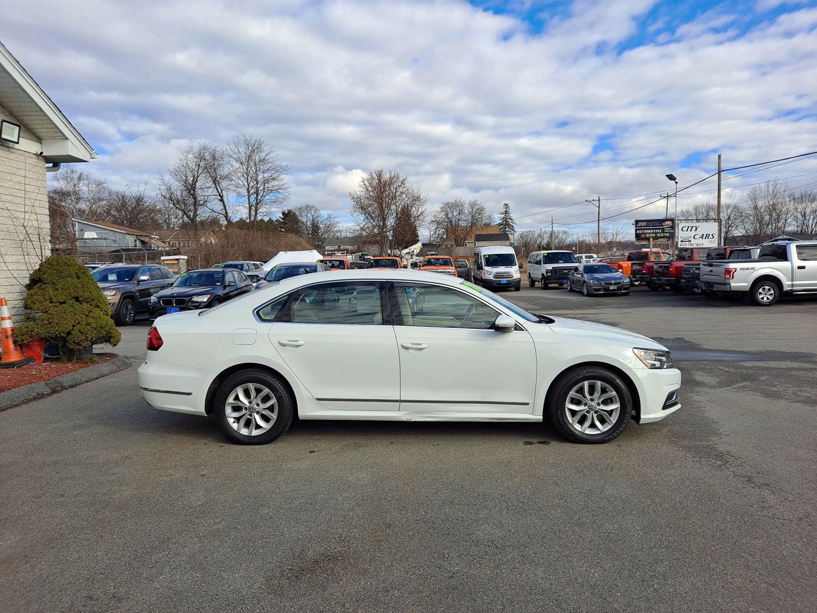 Used 2017 Volkswagen Passat 1.8T S image 4