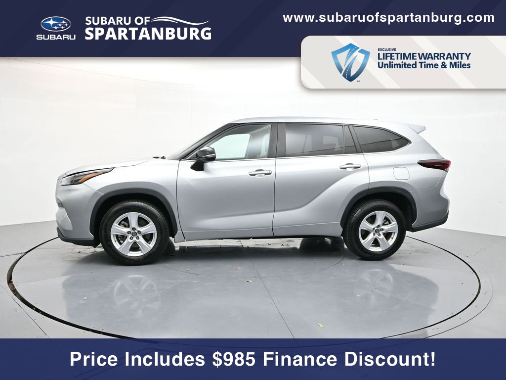 Used 2024 Toyota Highlander LE image 4