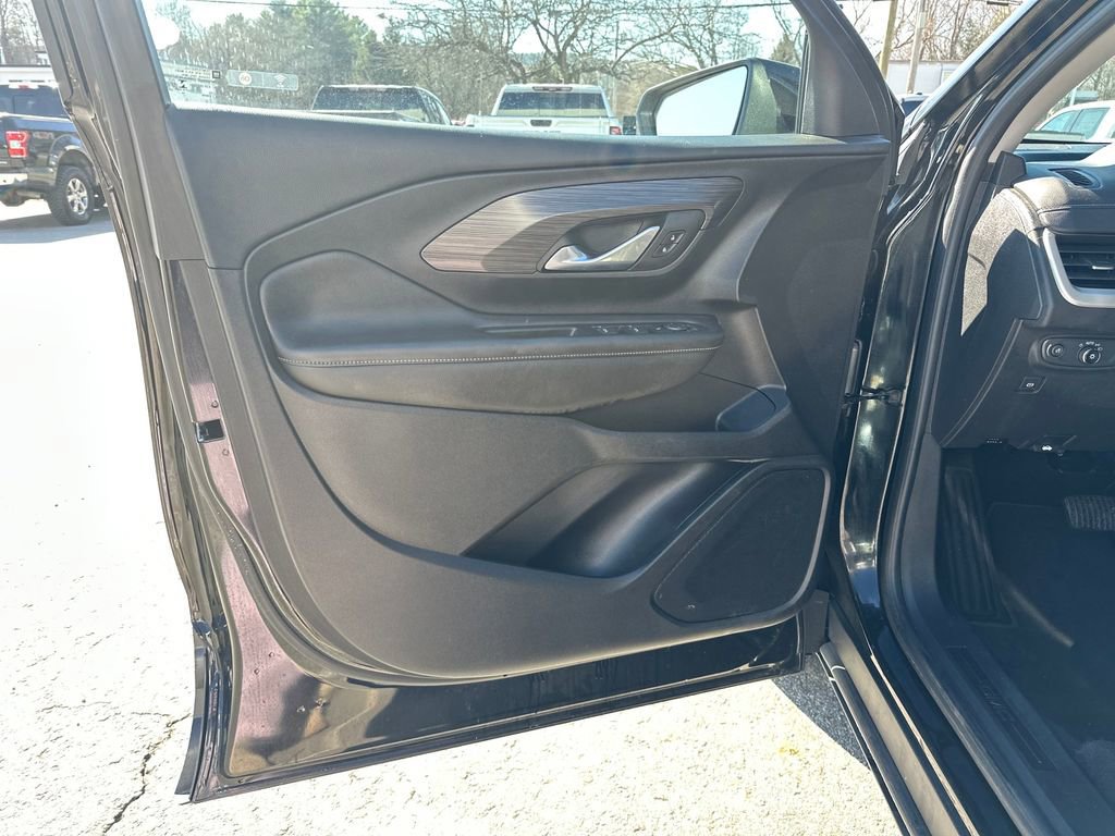 Used 2023 GMC Terrain SLE w/ Driver Convenience Package image 11