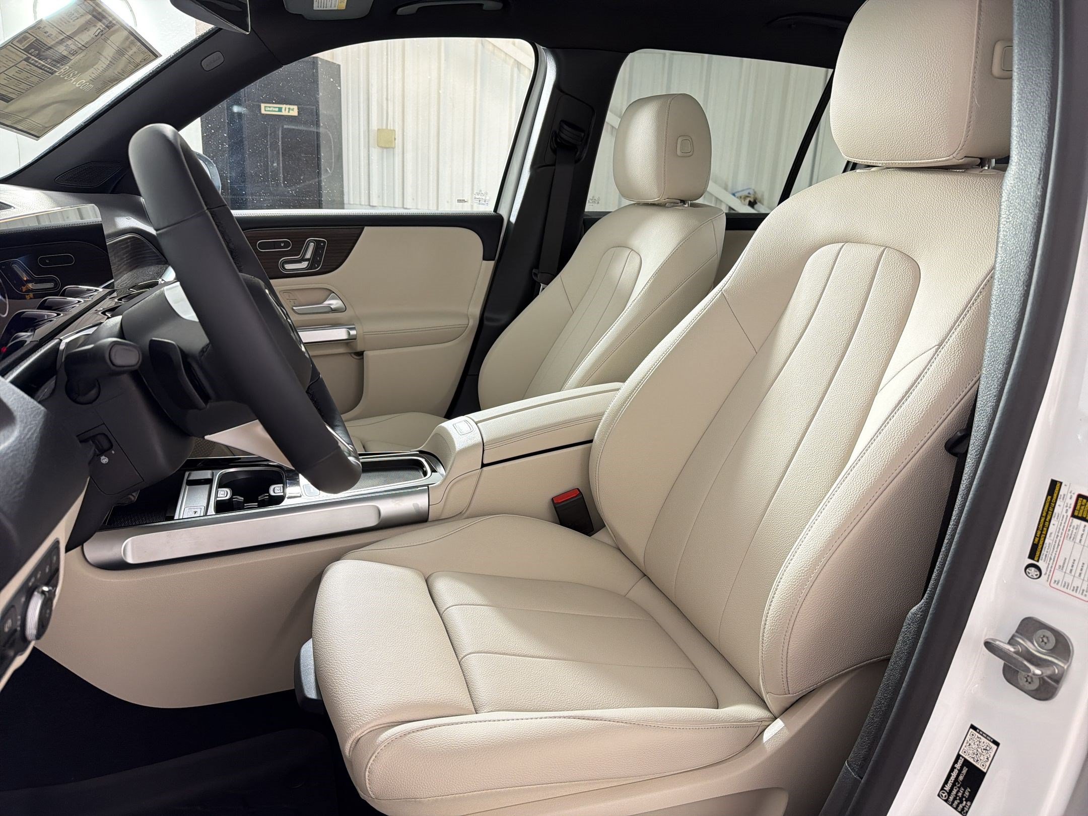 Used 2026 Mercedes-Benz GLB 250 4MATIC image 5