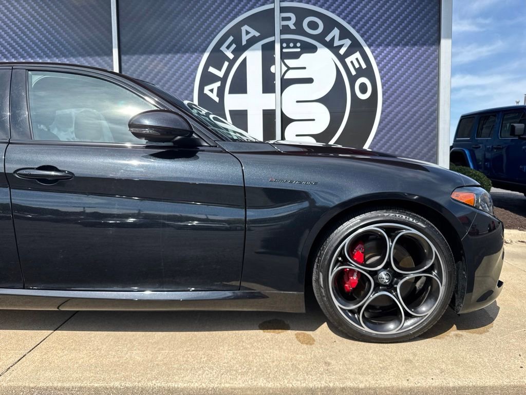 Used 2024 Alfa Romeo Giulia AWD image 3