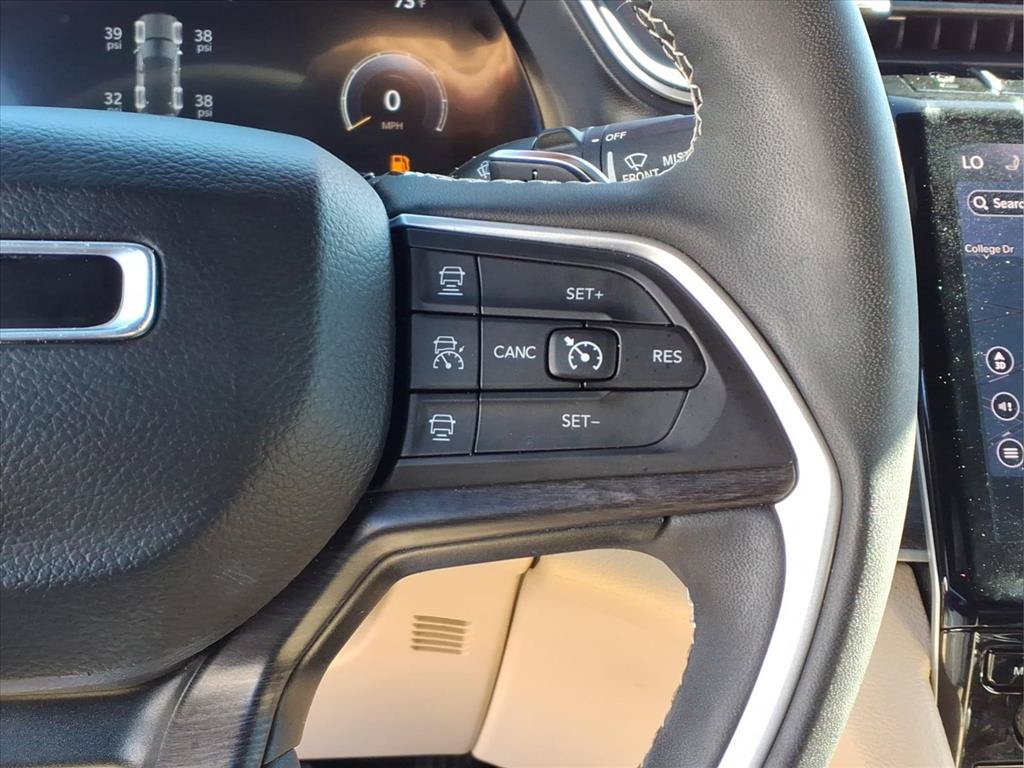 Used 2023 Jeep Grand Cherokee Limited AWD/4WD image 14