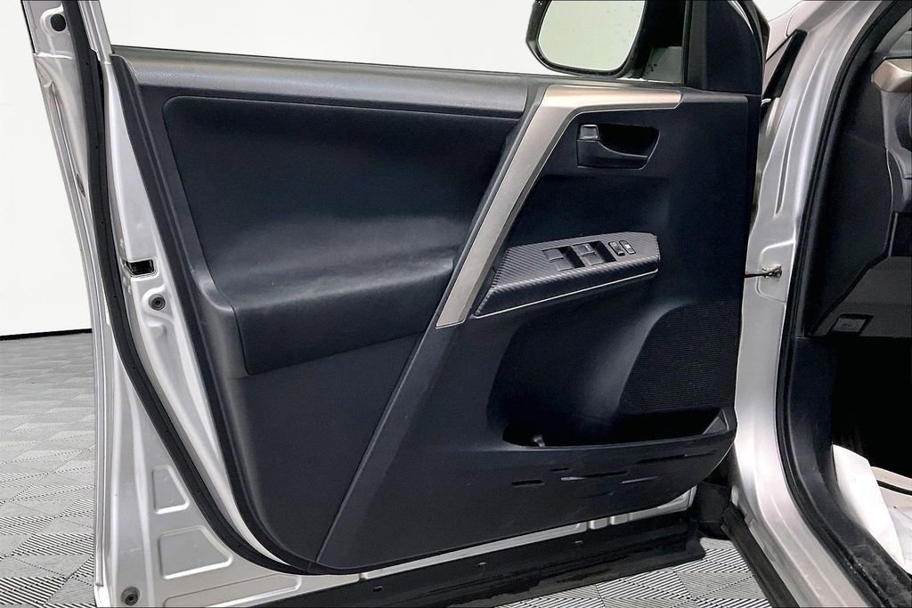 Used 2015 Toyota RAV4 LE image 22