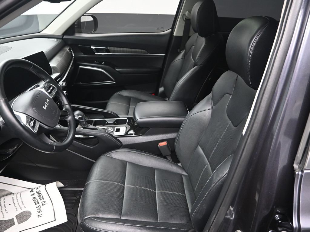 Certified 2025 Kia Telluride EX image 13