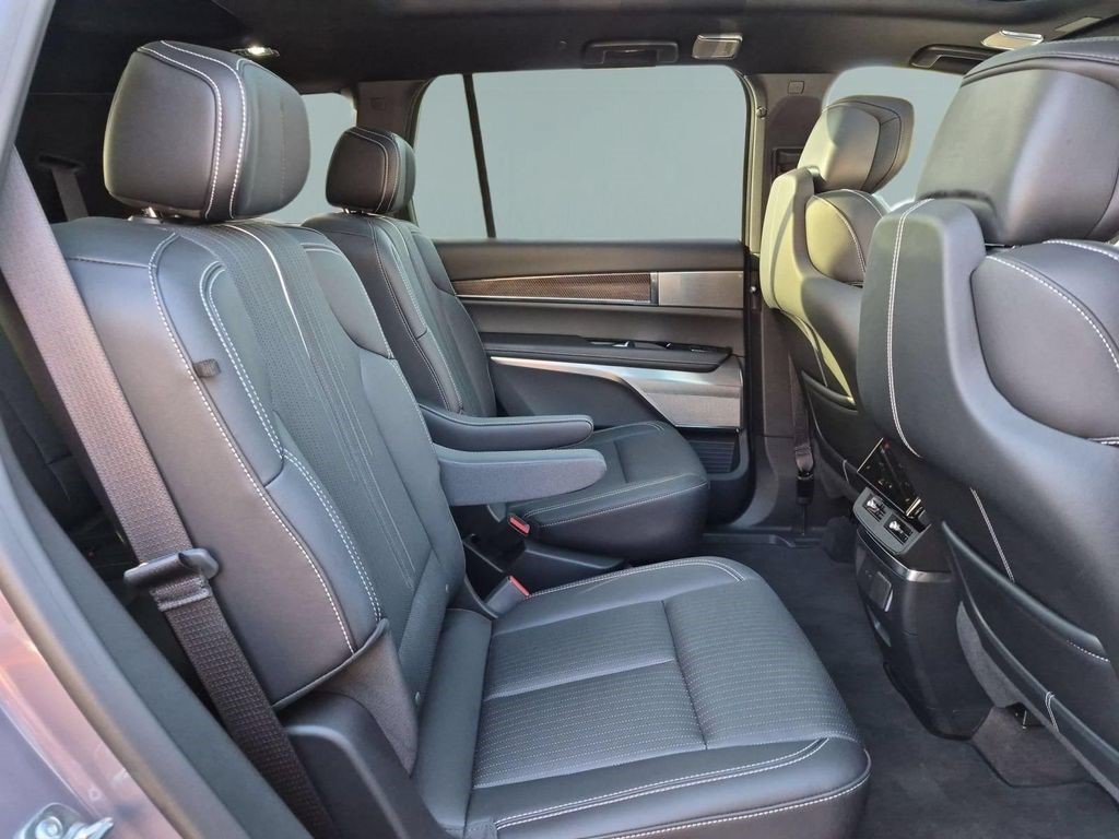 Certified 2026 Cadillac Vistiq Luxury AWD/4WD image 18