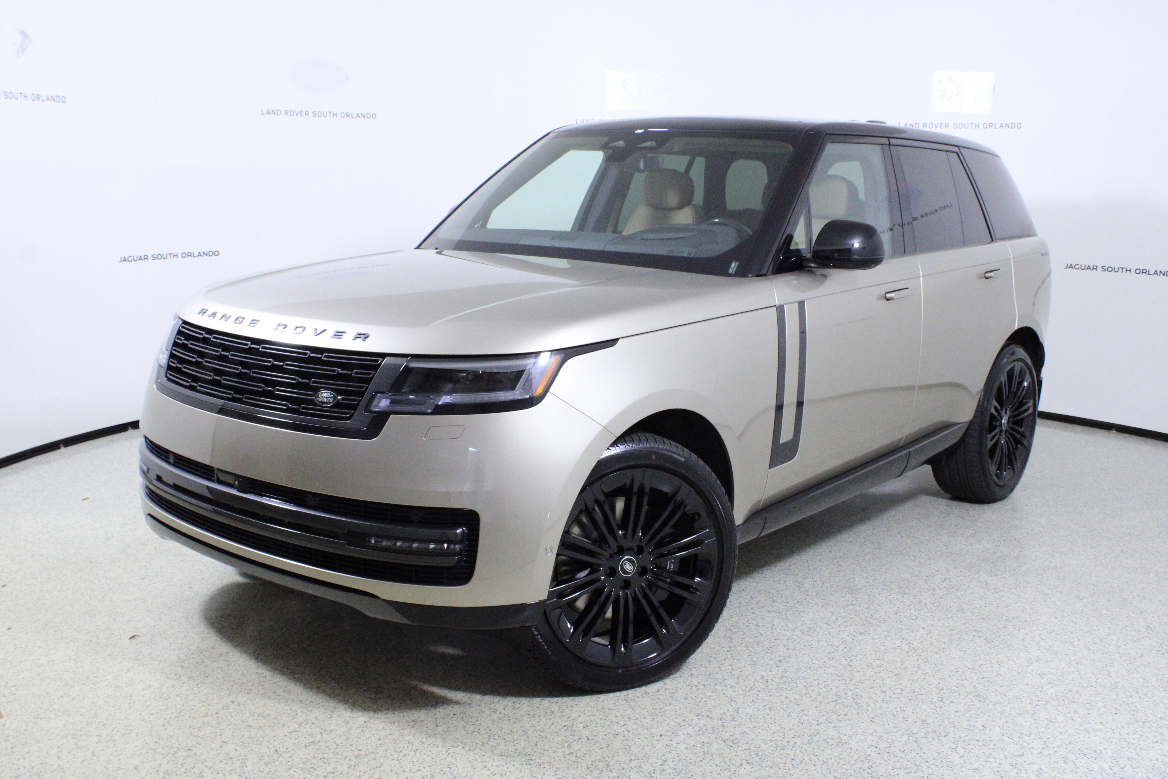 New 2025 Land Rover Range Rover SE