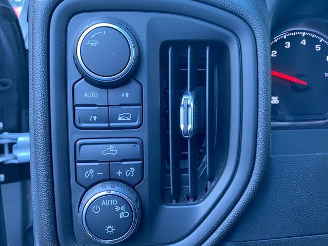 Used 2022 Chevrolet Silverado 1500 Custom image 16