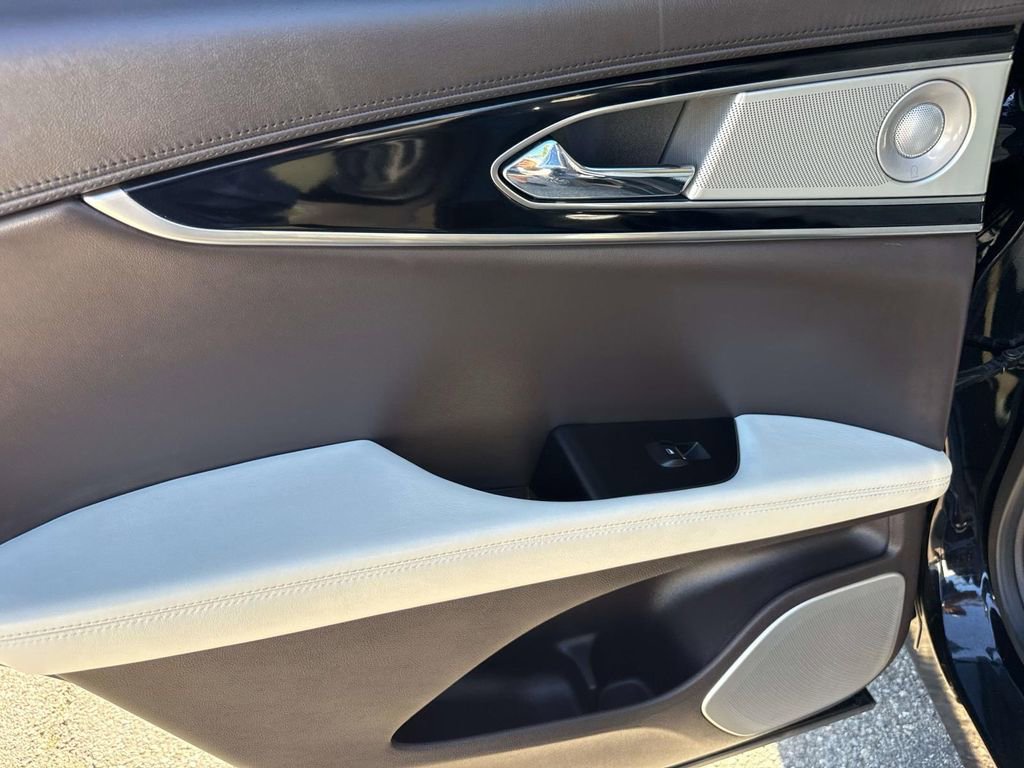 Used 2022 Lincoln Nautilus Black Label w/ Class II Trailer Tow Package image 10