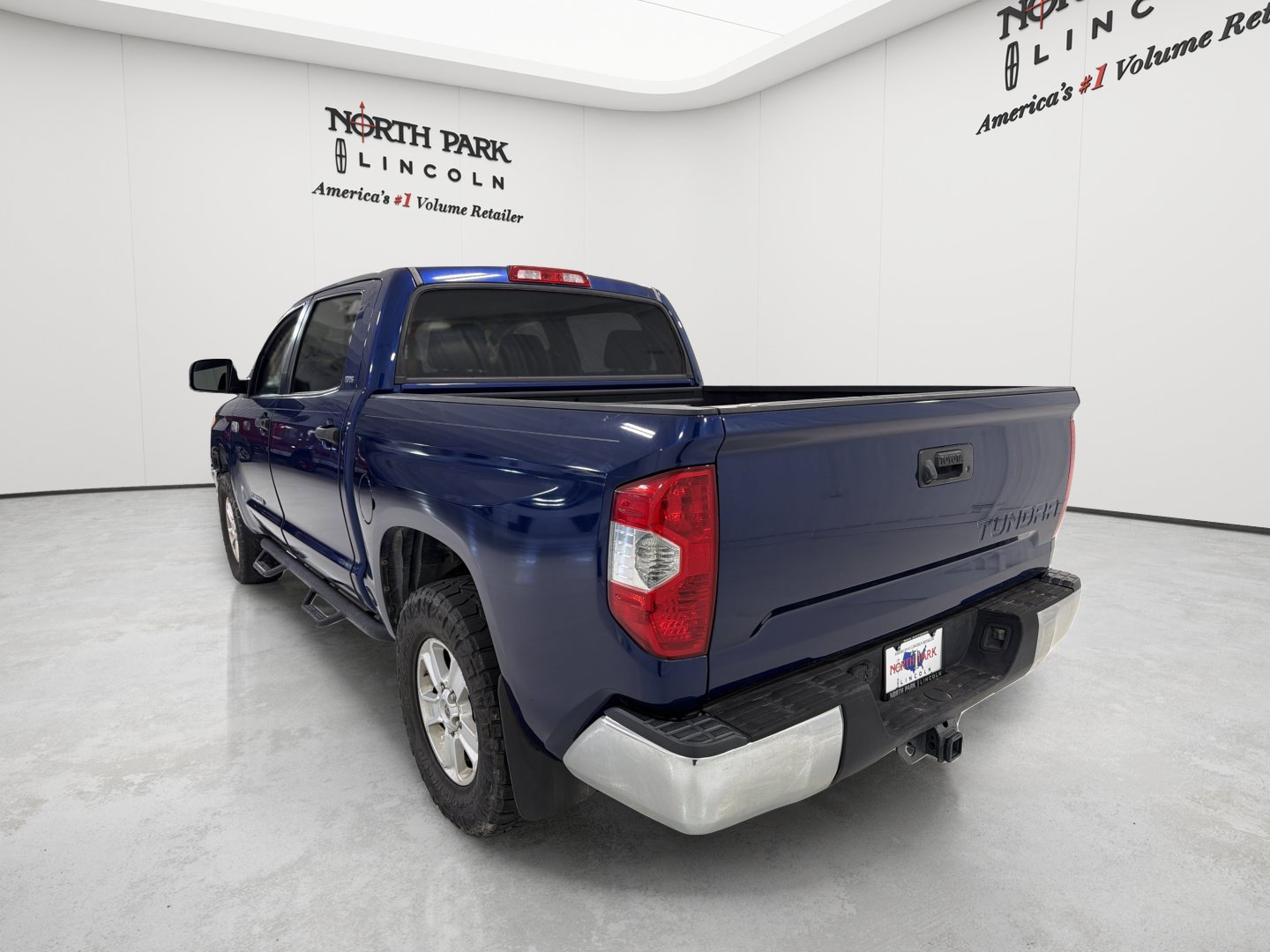 Used 2015 Toyota Tundra SR5 w/ SR5 Upgrade Package RWD image 3
