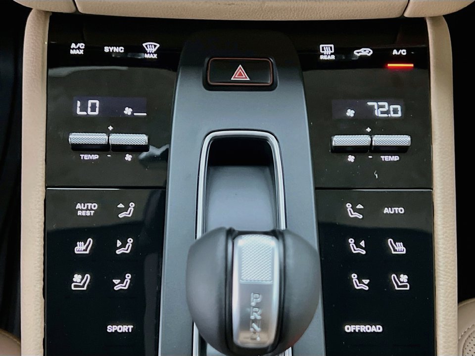 New 2026 Porsche Macan AWD/4WD image 18