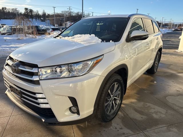 Used 2018 Toyota Highlander XLE image 3