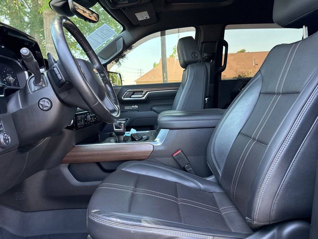 Used 2023 Chevrolet Silverado 1500 High Country w/ Technology Package AWD/4WD image 9