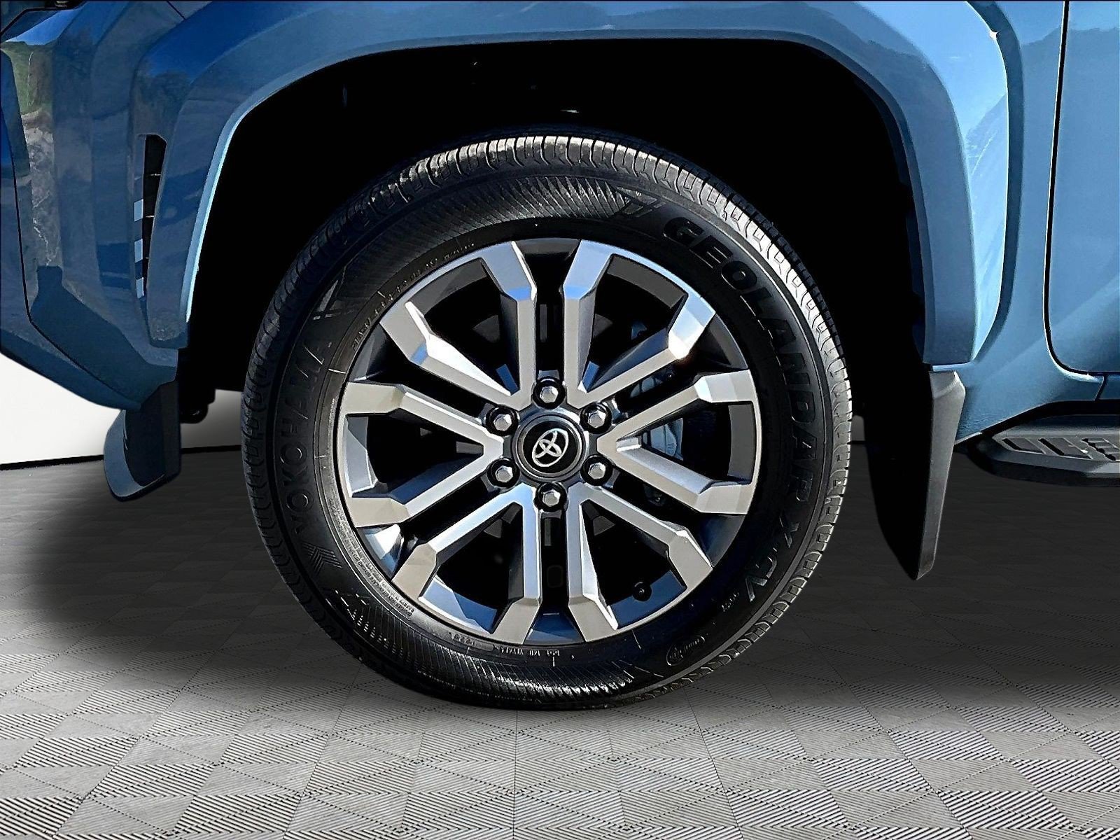 Used 2025 Toyota 4Runner Limited AWD/4WD image 34