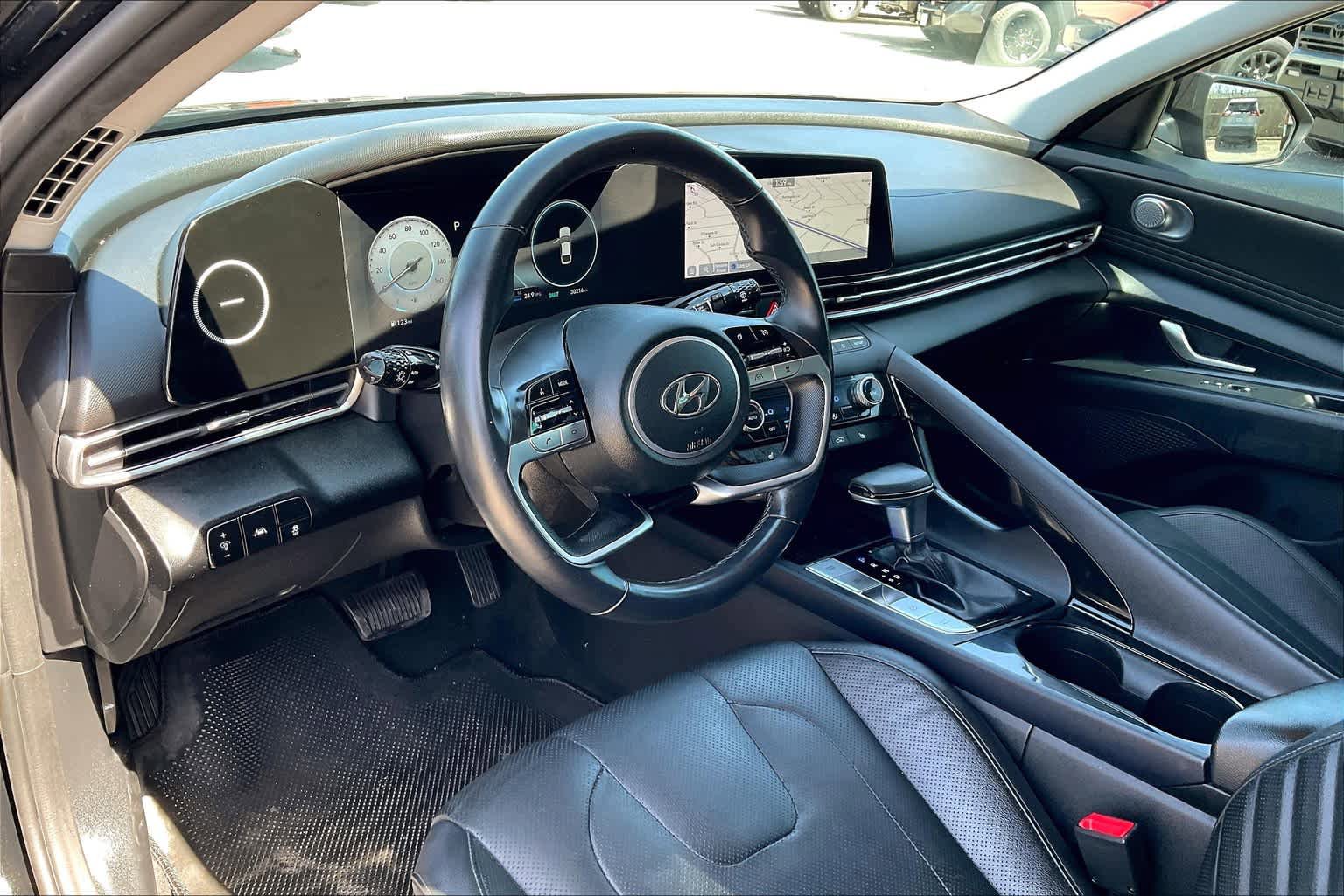 Used 2021 Hyundai Elantra Limited FWD image 18