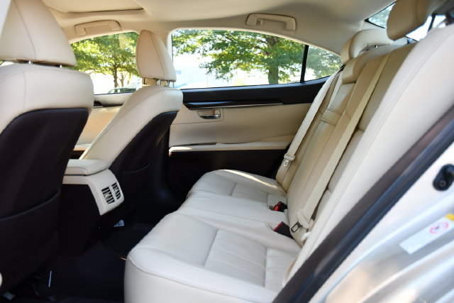 Used 2017 Lexus ES 350 w/ Luxury Package FWD image 17