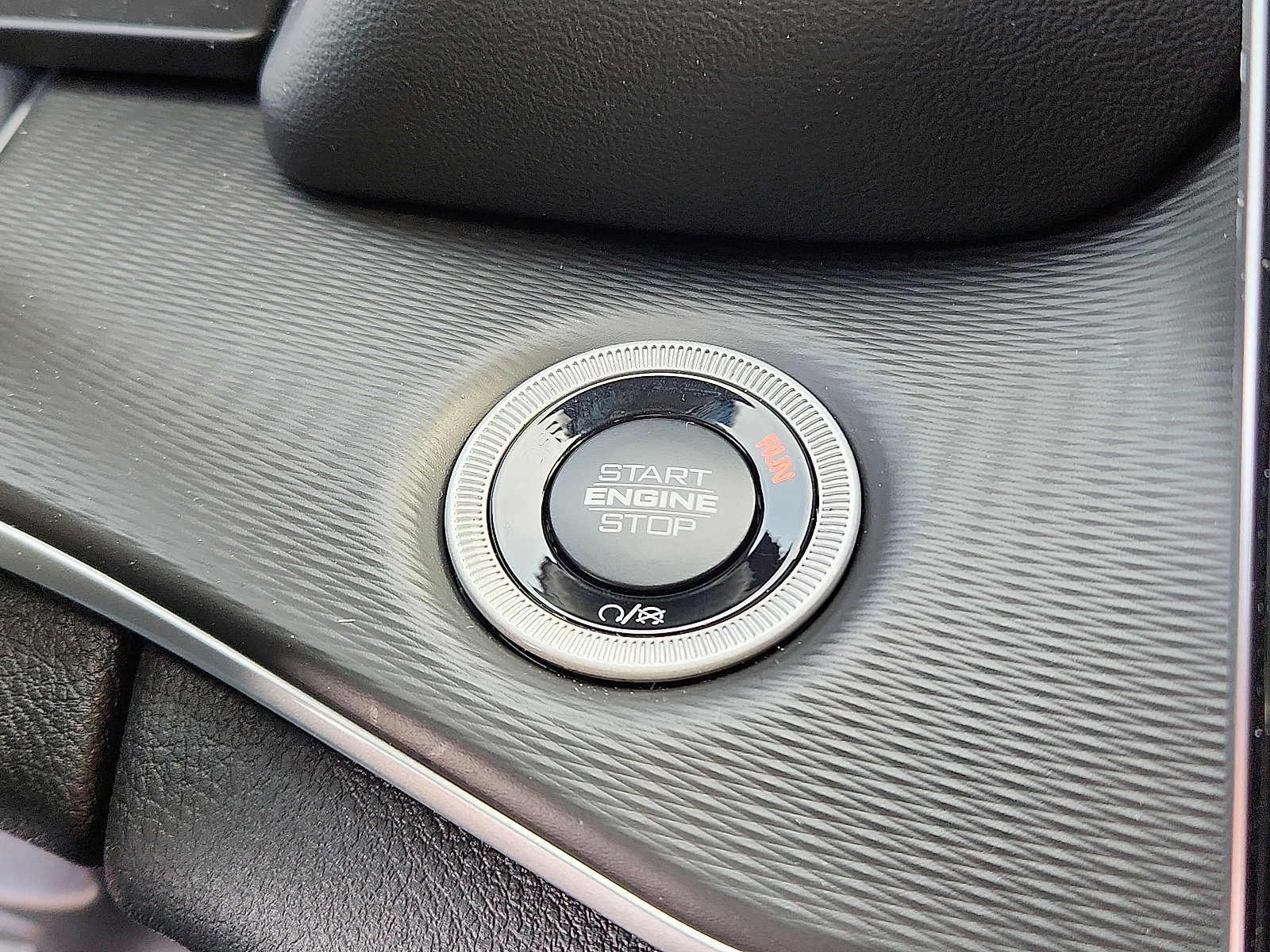 Used 2025 Jeep Grand Cherokee Laredo image 16