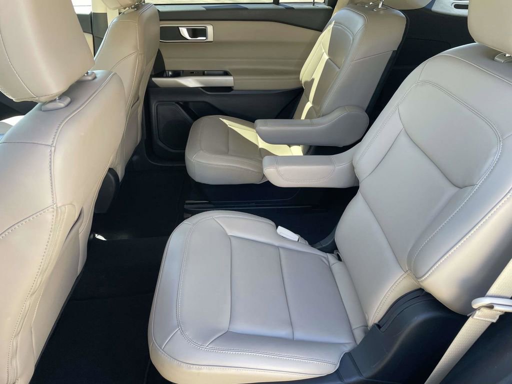 Used 2022 Ford Explorer XLT w/ Equipment Group 202A image 12