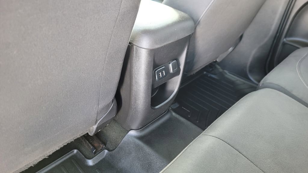 Used 2016 Chevrolet Colorado LT w/ LT Convenience Package image 27