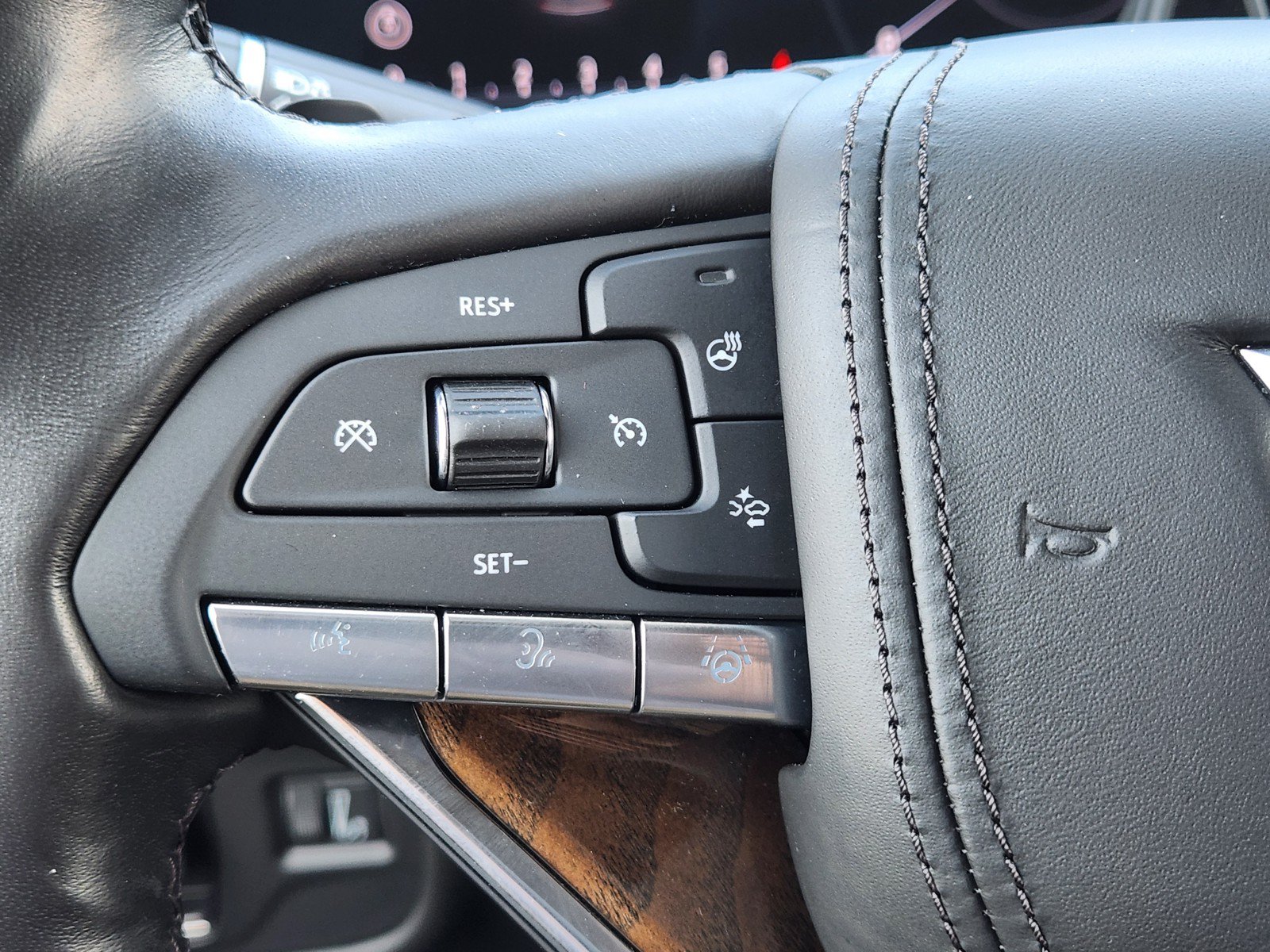 Used 2023 Cadillac Escalade Sport Platinum w/ LPO, ONYX Package AWD/4WD image 25